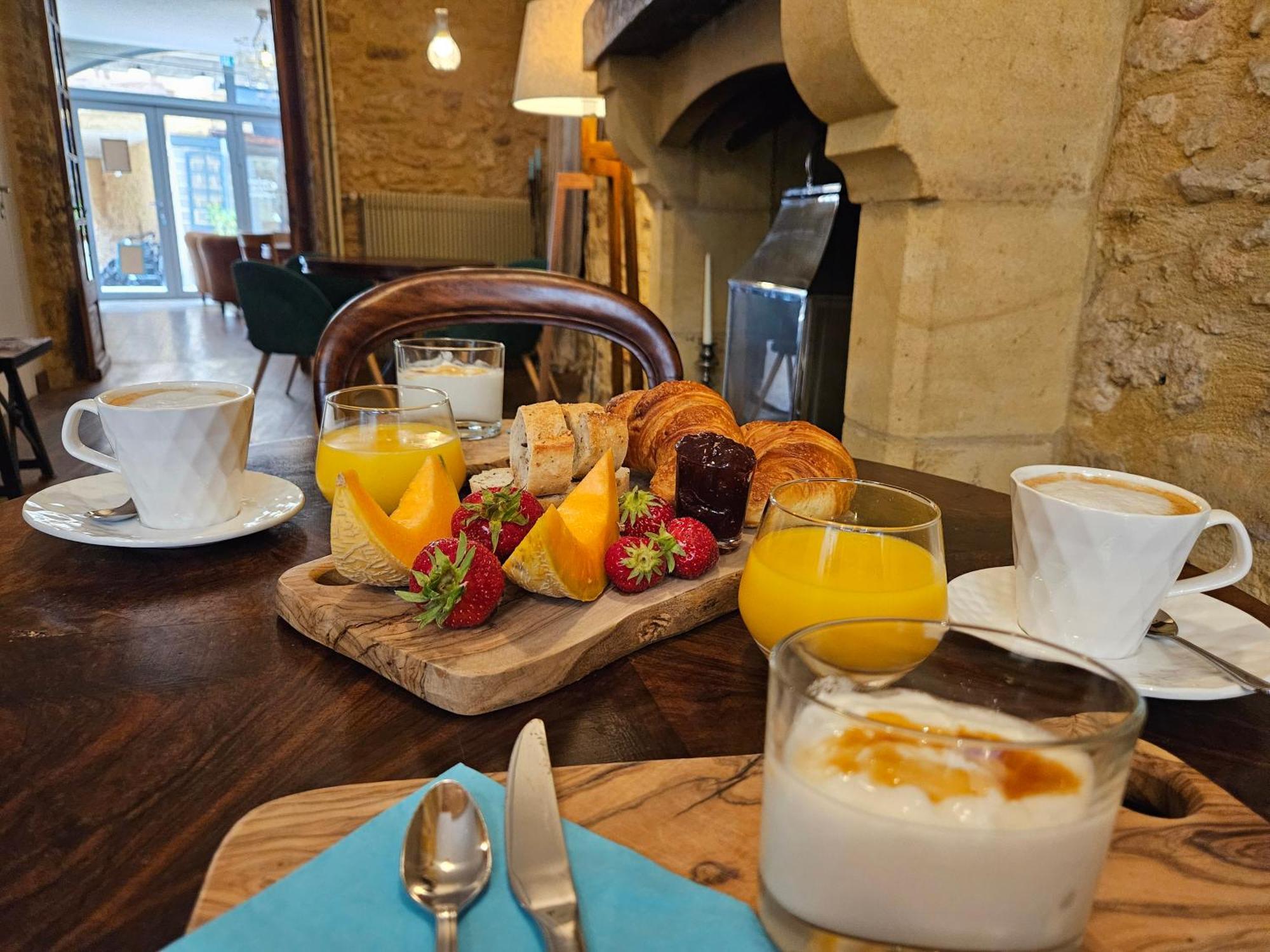 Planches Et Plonk Bed & Breakfast Belvès Exterior foto